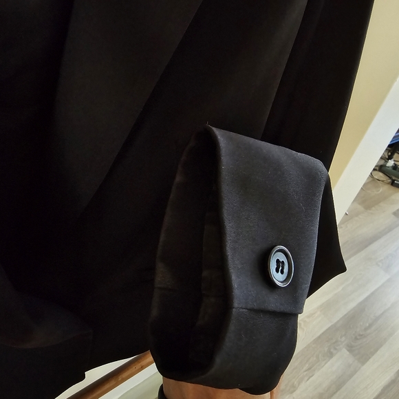 ๐20%OFF๐ Jacob Satin Cropped Tuxedo Style Blazer - Picture 8 of 10